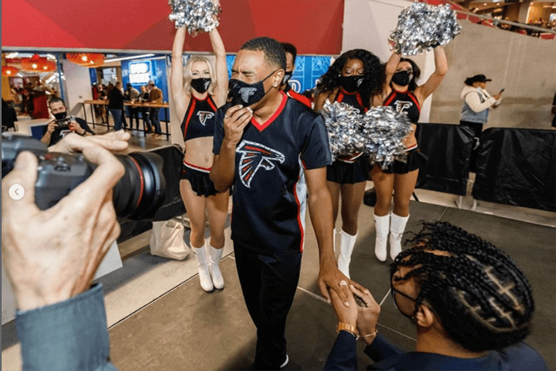 Atlanta Falcons cheerleader gets surprise wedding proposal at final game