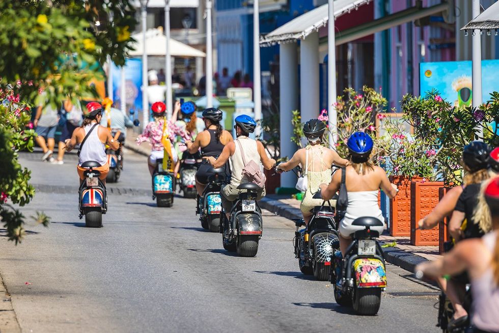 Discover Dushi Cura\u00e7ao, your ultimate Caribbean getaway - Discover Cura\u00e7ao on an e-scooter with Iguana Ride Cura\u00e7ao