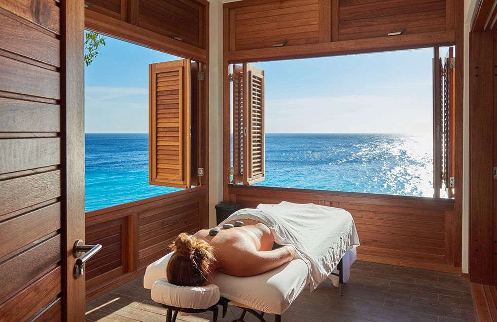 Discover Dushi Cura\u00e7ao, your ultimate Caribbean getaway - The treatment room at 8, The Experience