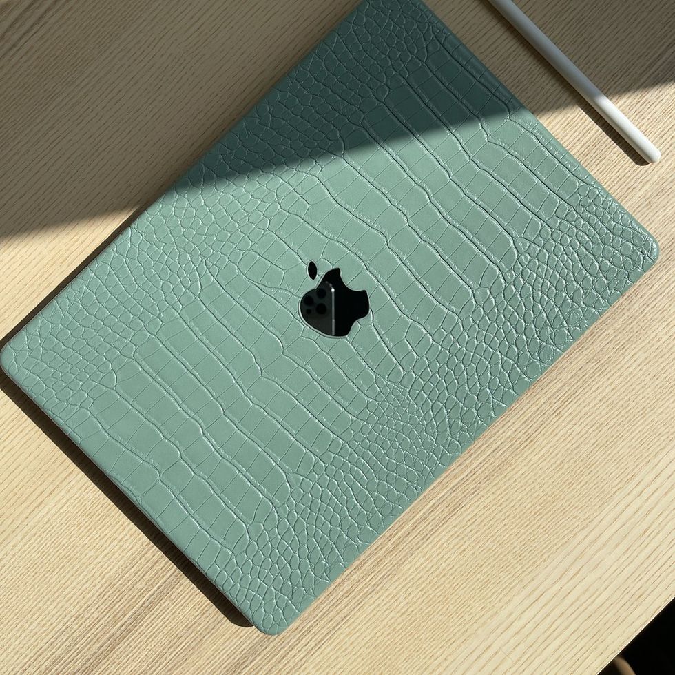 Out Traveler's 2024 Summer/Fall travel accessories and apparel guide \u2013 Uniqfind Mint Green Crocodile MacBook case