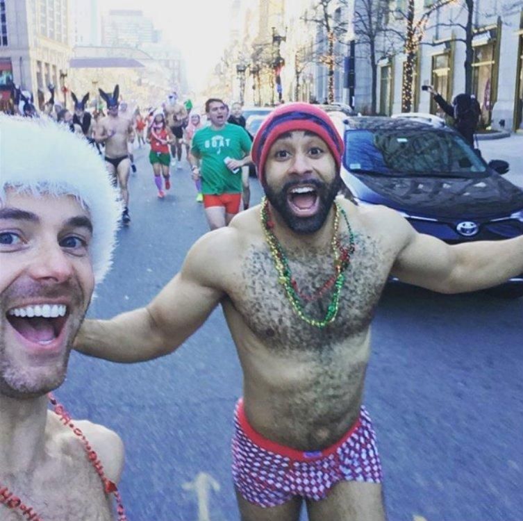 Sexy Santas Across the World Strip Down for Annual Speedo Run (Photos)
